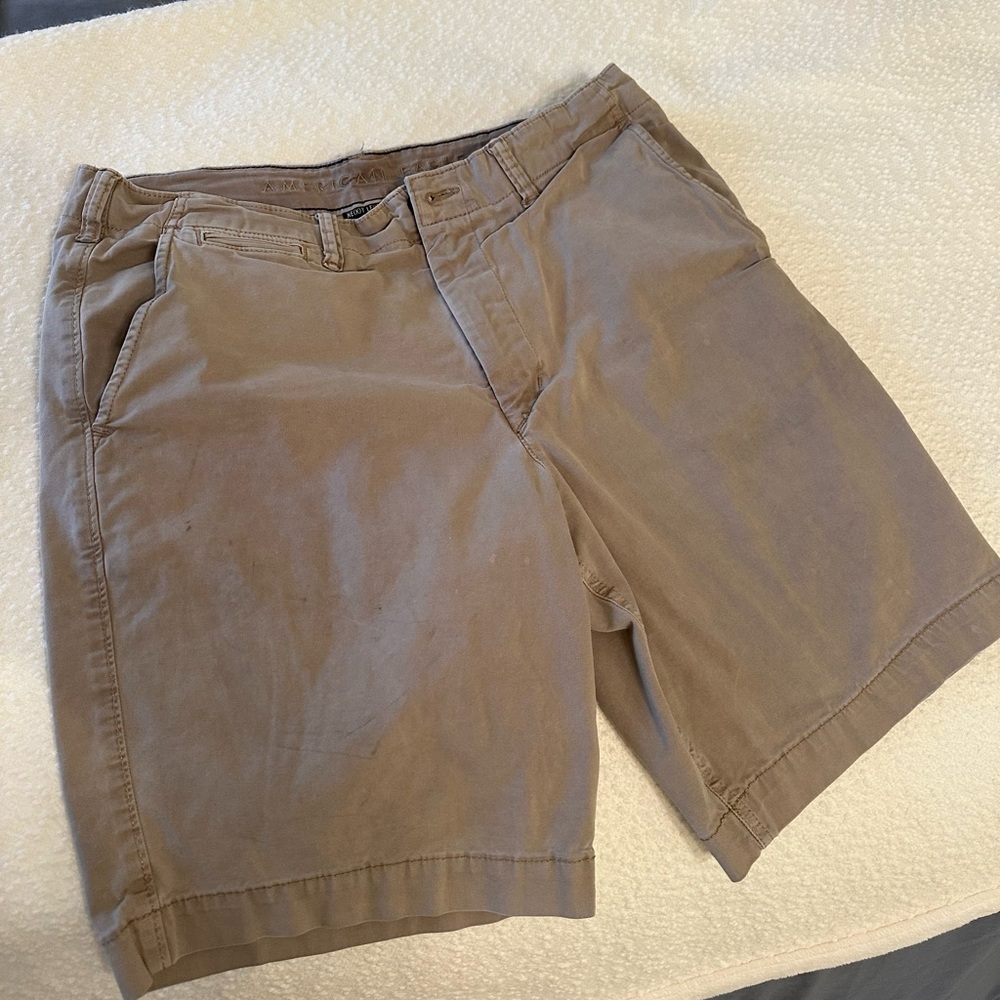 American Eagle Outfitters Men's Khaki Shorts